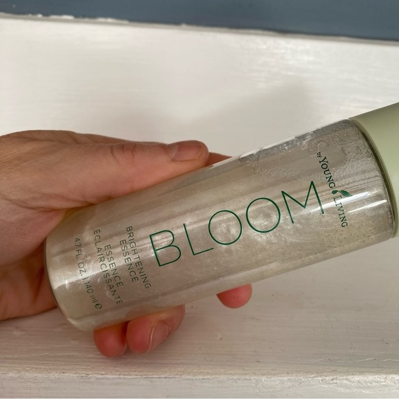YOUNG LIVING Bloom Brightening Essence - Picture 4 of 4